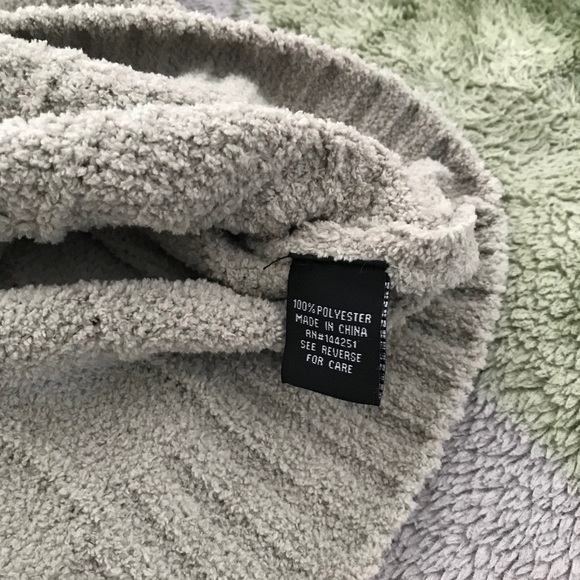 Moon & Madison Beautiful Cropped Sweater - Picture 5 of 8